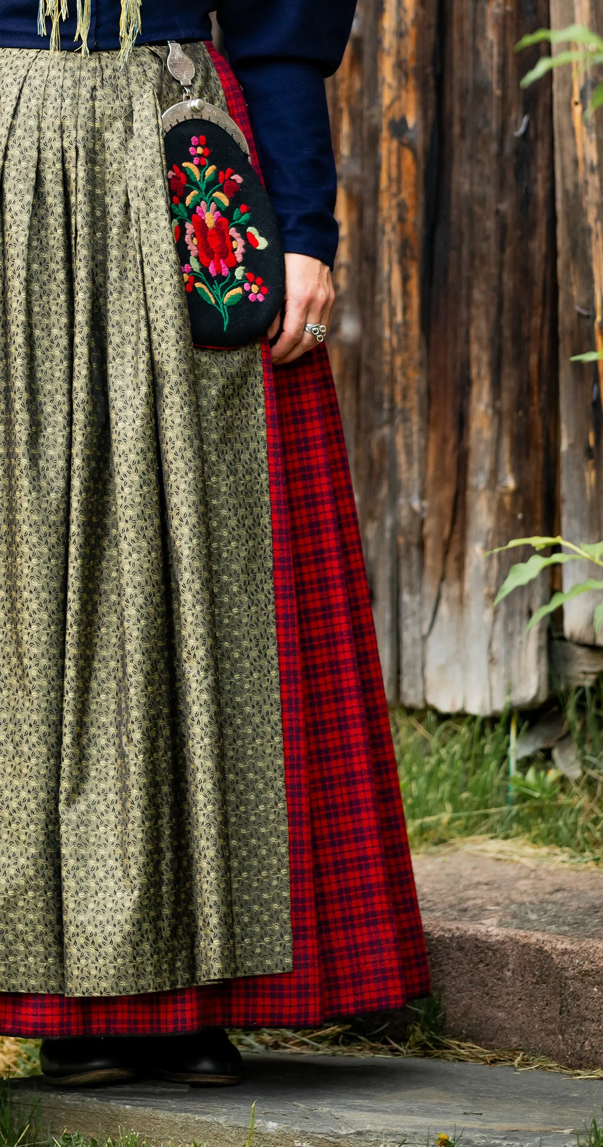 Haltdalsbunad stakk for dame