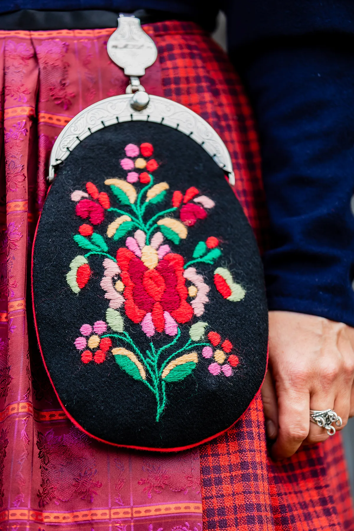 Haltdalsbunad jente lomme Lomme på Haltdalsbunad for jente