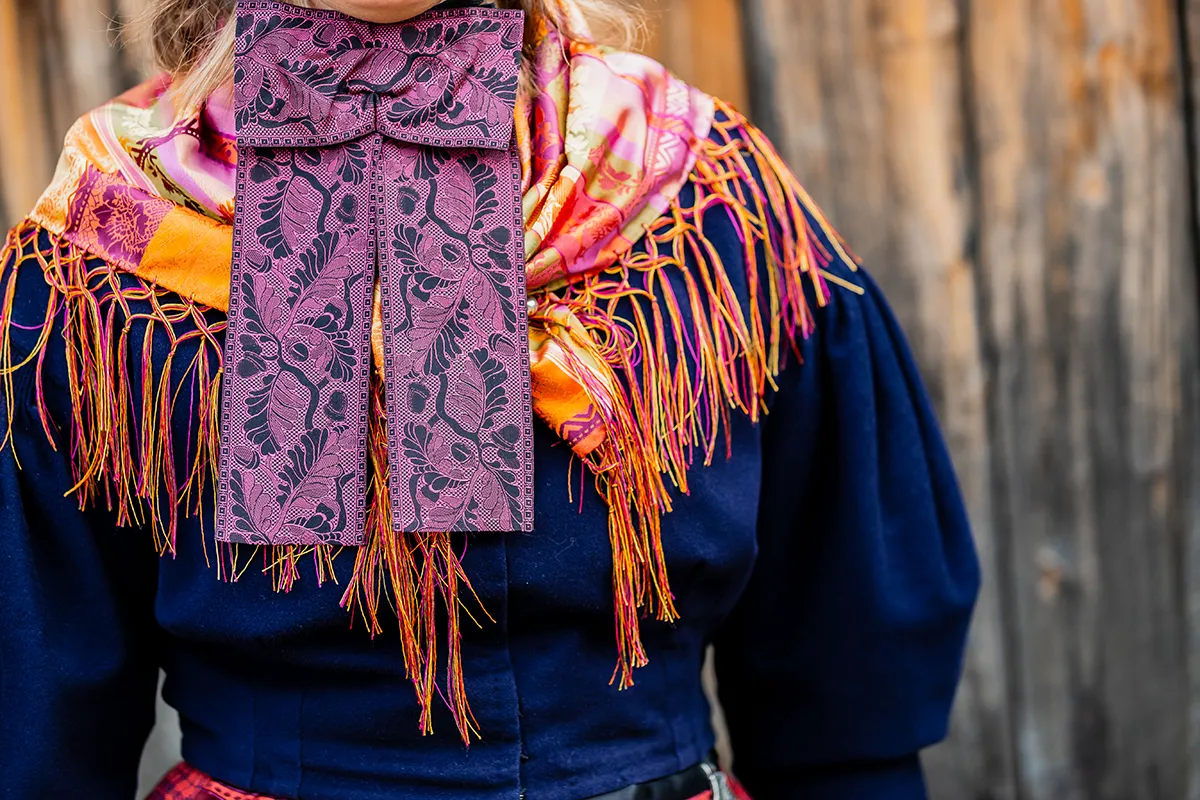 Trøye for Haltdalsbunad jente