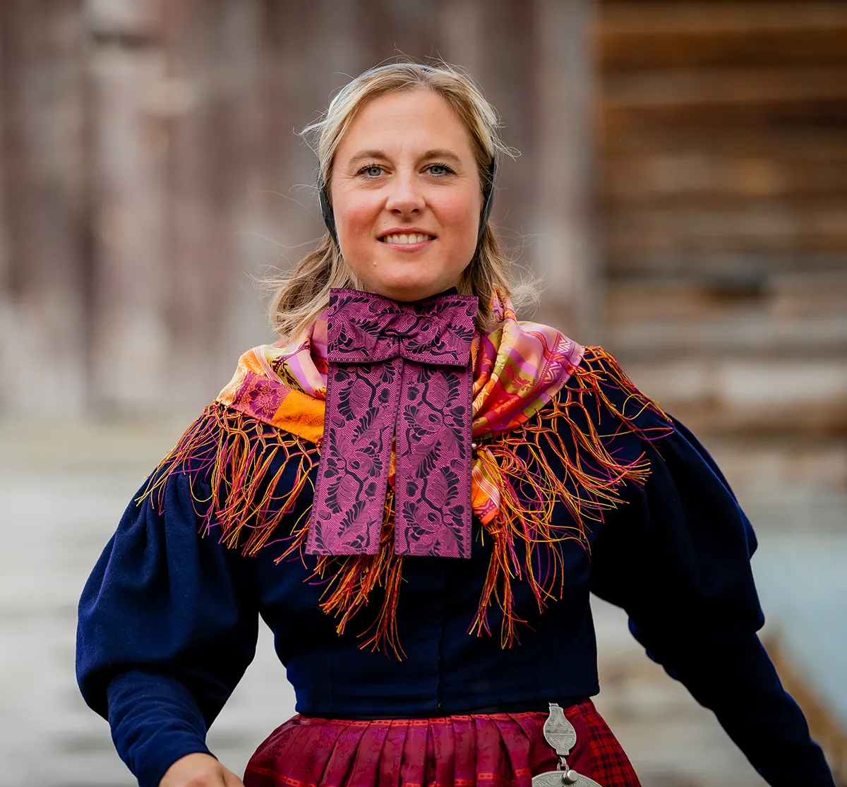 Trøye og tørkle for Haltdalsbunad jente