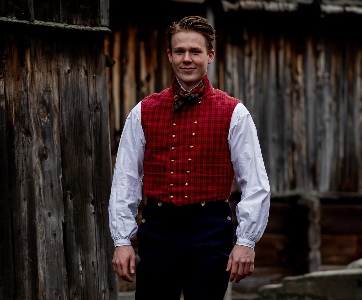 Haltdalsbunad vest og skjorte Skjorte og vest til Haltdalsbunad